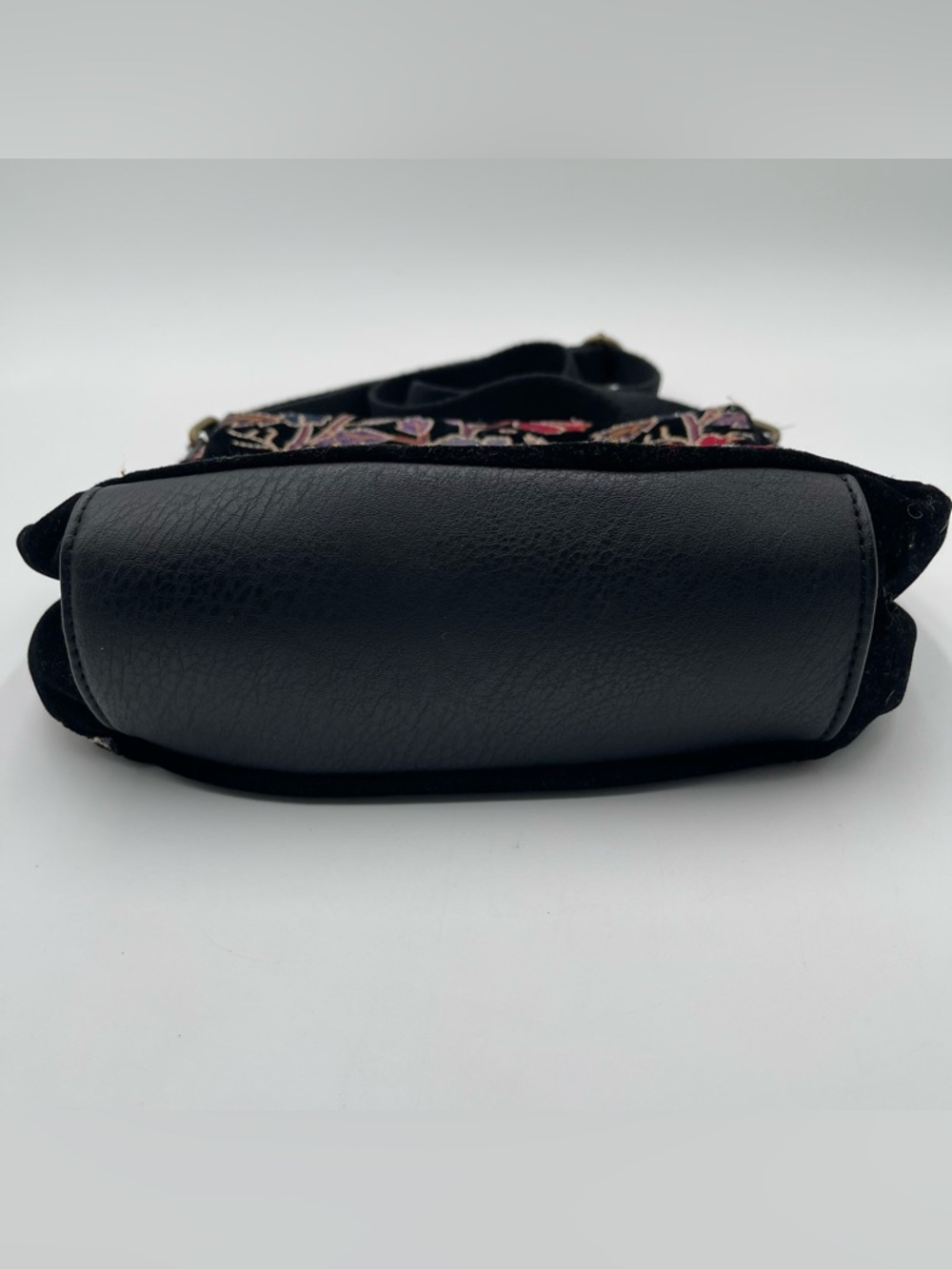 Sakroots Women’s Crossbody Bag Floral Embroidered Black Boho Hippie - Picture 6 of 14